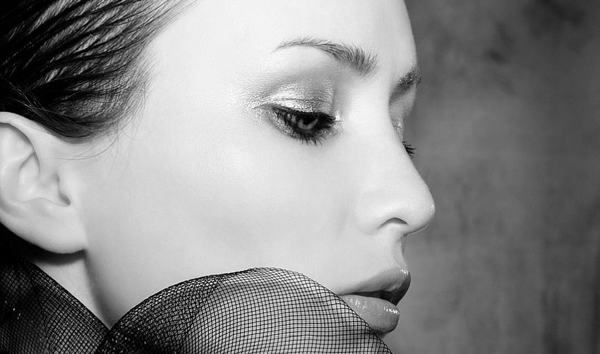 Alle schauen dich an, du kleine Schl***